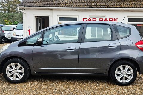 Honda Jazz I-VTEC ES..12 SERVICES LAST ONE @75K .. BEST COLOUR !!.. 1 PREVIOUS KEEPER  10