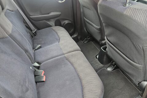 Honda Jazz I-VTEC ES..12 SERVICES LAST ONE @75K .. BEST COLOUR !!.. 1 PREVIOUS KEEPER  15