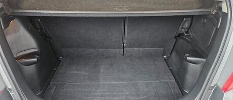 Honda Jazz I-VTEC ES..12 SERVICES LAST ONE @75K .. BEST COLOUR !!.. 1 PREVIOUS KEEPER  1