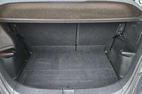 Honda Jazz I-VTEC ES..12 SERVICES LAST ONE @75K .. BEST COLOUR !!.. 1 PREVIOUS KEEPER  5