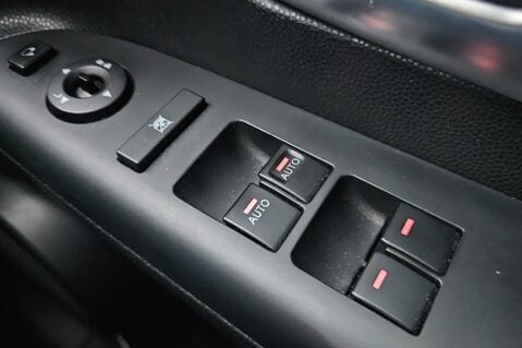 Kia Venga 4 1.6 AUTOMATIC LOOK! 45000 ! SUNROOF! SAT NAV! 5 MAIN DEALER SERVICES 20