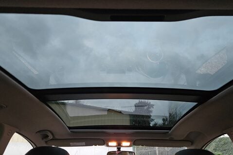 Kia Venga 4 1.6 AUTOMATIC LOOK! 45000 ! SUNROOF! SAT NAV! 5 MAIN DEALER SERVICES 18