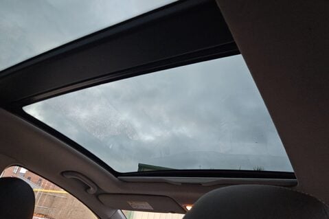 Kia Venga 4 1.6 AUTOMATIC LOOK! 45000 ! SUNROOF! SAT NAV! 5 MAIN DEALER SERVICES 19