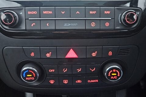 Kia Venga 4 1.6 AUTOMATIC LOOK! 45000 ! SUNROOF! SAT NAV! 5 MAIN DEALER SERVICES 24