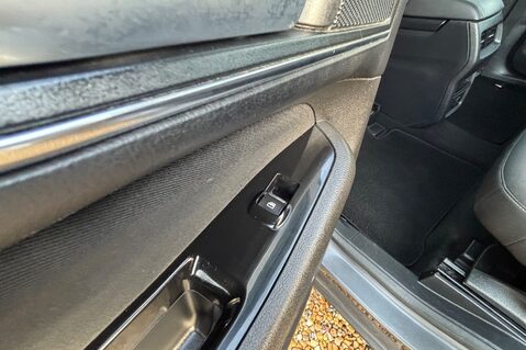 Ford Galaxy TITANIUM 1.5T.. !! LOOK !! 7 SEATS !! 10 SERVICES! 1 FORMER KEEPER! 15