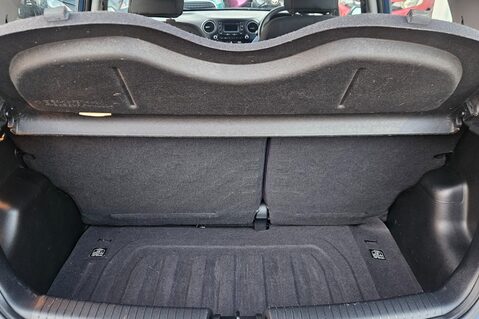 Hyundai i10 SE.. AUTOMATIC.. 1 PREVIOUS OWNER.. 6 SERVICE STAMPS,VERY WELL CARED FOR 17