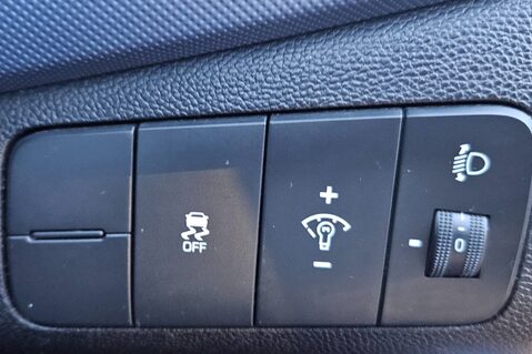 Hyundai i10 SE.. AUTOMATIC.. 1 PREVIOUS OWNER.. 6 SERVICE STAMPS,VERY WELL CARED FOR 23