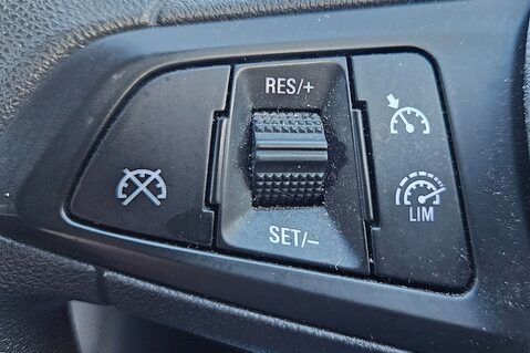 Vauxhall Astra DESIGN S/S.. AUTOMATIC.. 5 SERVICES.. BLUETOOTH.. DAB.. CRUISE CONTROL..A/C 21