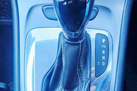 Vauxhall Astra DESIGN S/S.. AUTOMATIC.. 5 SERVICES.. BLUETOOTH.. DAB.. CRUISE CONTROL..A/C 4