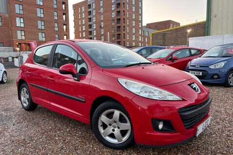 Peugeot 207 VERVE.. 9 SERVICES.. INCLUDING CAMBELT.. LOW INSURANCE.. PERFECT FIRST CAR  