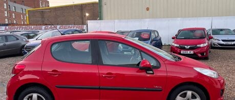 Peugeot 207 VERVE.. 9 SERVICES.. INCLUDING CAMBELT.. LOW INSURANCE.. PERFECT FIRST CAR  1