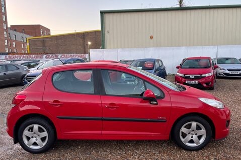 Peugeot 207 VERVE.. 9 SERVICES.. INCLUDING CAMBELT.. LOW INSURANCE.. PERFECT FIRST CAR  4