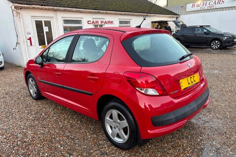 Peugeot 207 VERVE.. 9 SERVICES.. INCLUDING CAMBELT.. LOW INSURANCE.. PERFECT FIRST CAR  12