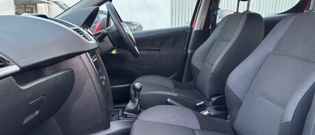 Peugeot 207 VERVE.. 9 SERVICES.. INCLUDING CAMBELT.. LOW INSURANCE.. PERFECT FIRST CAR  1