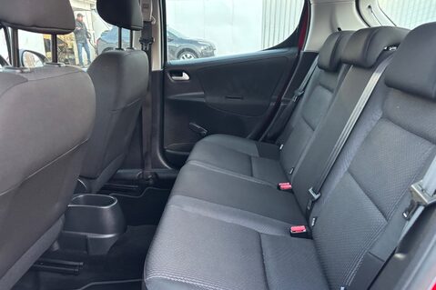 Peugeot 207 VERVE.. 9 SERVICES.. INCLUDING CAMBELT.. LOW INSURANCE.. PERFECT FIRST CAR  17