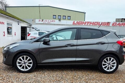 Ford Fiesta 1.0T TITANIUM 5 DOOR.. LOOK! ONLY 24000 MILES! SAT NAV! BLUETOOTH! 6
