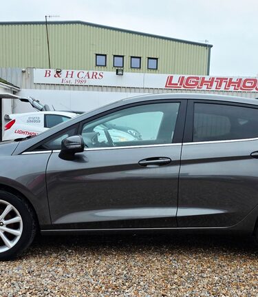 Ford Fiesta 1.0T TITANIUM 5 DOOR.. LOOK! ONLY 24000 MILES! SAT NAV! BLUETOOTH! 3