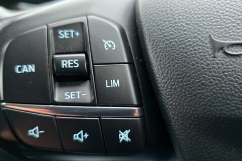 Ford Fiesta 1.0T TITANIUM 5 DOOR.. LOOK! ONLY 24000 MILES! SAT NAV! BLUETOOTH! 22