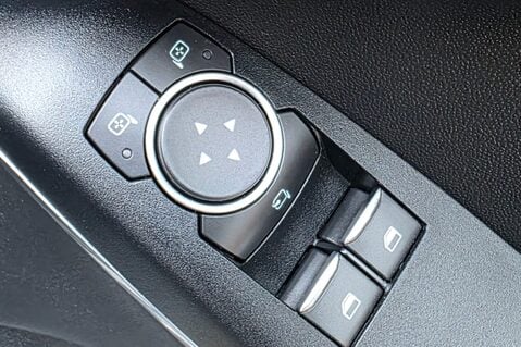 Ford Fiesta 1.0T TITANIUM 5 DOOR.. LOOK! ONLY 24000 MILES! SAT NAV! BLUETOOTH! 20