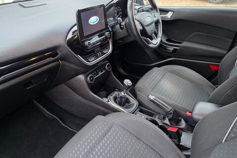 Ford Fiesta 1.0T TITANIUM 5 DOOR.. LOOK! ONLY 24000 MILES! SAT NAV! BLUETOOTH! 19