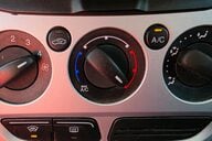 Ford Focus ZETEC..1 PREVIOUS OWNER,9 SERVICES..A/CON.REAR P/SENSORS.HEATED F/SCREEN 11