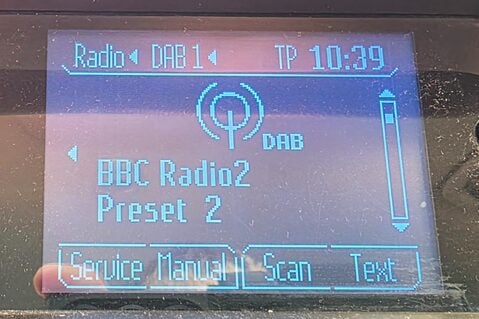 Ford Focus ZETEC..1 PREVIOUS OWNER,9 SERVICES..A/CON.REAR P/SENSORS.HEATED F/SCREEN 18