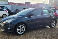 Ford Focus ZETEC..1 PREVIOUS OWNER,9 SERVICES..A/CON.REAR P/SENSORS.HEATED F/SCREEN 3
