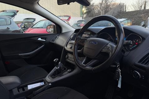 Ford Focus ZETEC..SATELLITE  NAV..1 PREVIOUS OWNER..£20:00 R/TAX! 2