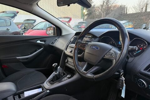 Ford Focus ZETEC..SATELLITE  NAV..1 PREVIOUS OWNER..£20:00 R/TAX! 5