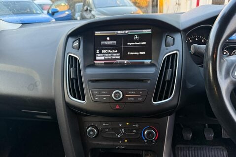 Ford Focus ZETEC..SATELLITE  NAV..1 PREVIOUS OWNER..£20:00 R/TAX! 4