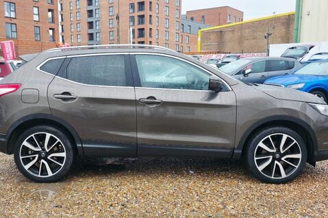 Nissan Qashqai 1.2 TEKNA DIG-T FULL HISTORY! 360 CAMERA.. SAT NAV ! GLASS ROOF 12