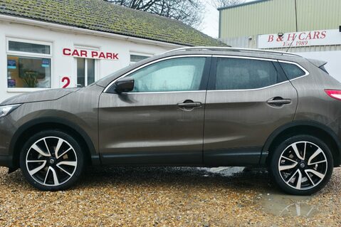 Nissan Qashqai 1.2 TEKNA DIG-T FULL HISTORY! 360 CAMERA.. SAT NAV ! GLASS ROOF 8