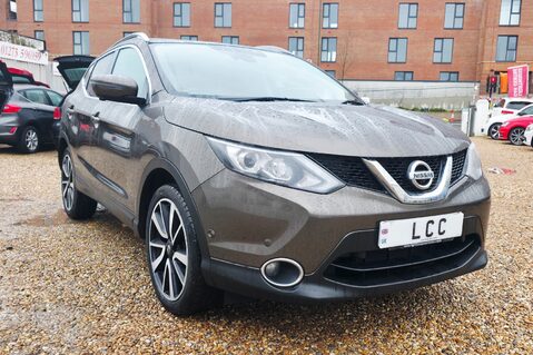 Nissan Qashqai 1.2 TEKNA DIG-T FULL HISTORY! 360 CAMERA.. SAT NAV ! GLASS ROOF 2