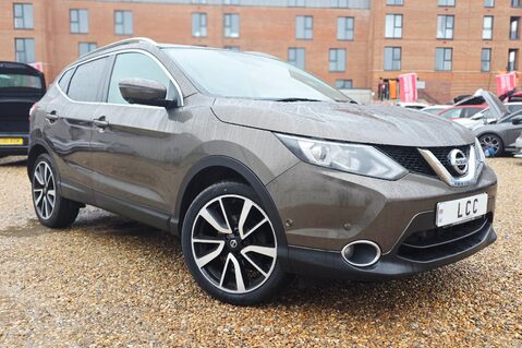 Nissan Qashqai 1.2 TEKNA DIG-T FULL HISTORY! 360 CAMERA.. SAT NAV ! GLASS ROOF 1