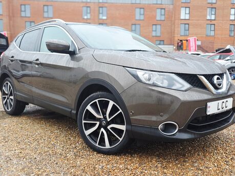 Nissan Qashqai 1.2 TEKNA DIG-T FULL SERVICE HISTORY!  5 SERVICES!  SAT NAV ! GLASS ROOF