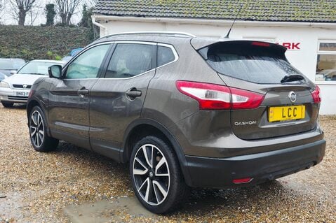 Nissan Qashqai 1.2 TEKNA DIG-T FULL HISTORY! 360 CAMERA.. SAT NAV ! GLASS ROOF 9