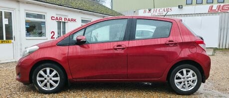 Toyota Yaris 1.3 VVT-I TR LOOK! JUST 38000 MILES! LOW INSURANCE! AIR CON 1