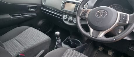 Toyota Yaris 1.3 VVT-I TR LOOK! JUST 38000 MILES! LOW INSURANCE! AIR CON 1