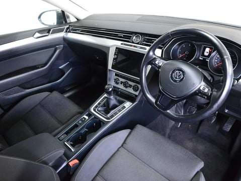 Volkswagen Passat SE BUSINESS TDI BLUEMOTION TECHNOLOGY 32