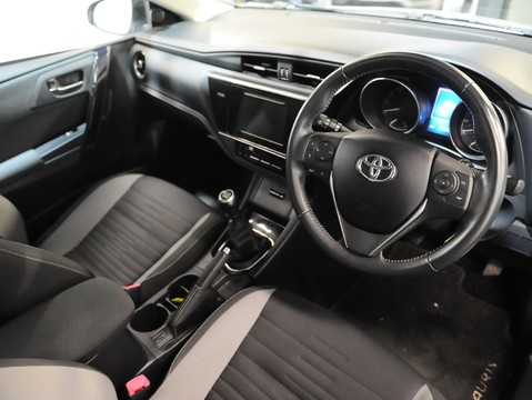 Toyota Auris VVT-I ICON 25