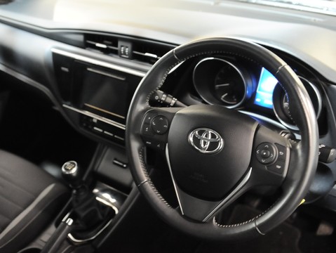 Toyota Auris VVT-I ICON 26