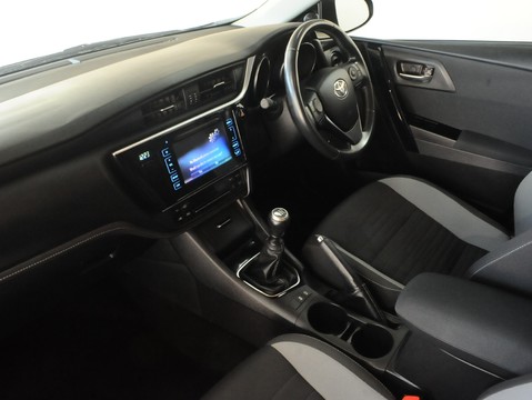 Toyota Auris VVT-I ICON TSS 21