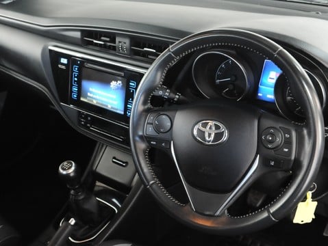 Toyota Auris VVT-I ICON TSS 31