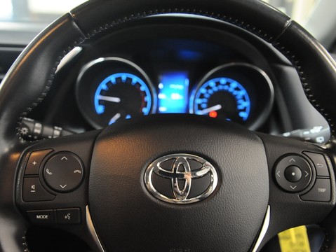Toyota Auris VVT-I ICON 38