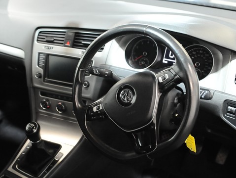 Volkswagen Golf SE TSI BLUEMOTION TECHNOLOGY 31