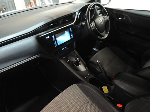 Toyota Auris VVT-I EXCEL TOURING SPORTS TSS 23