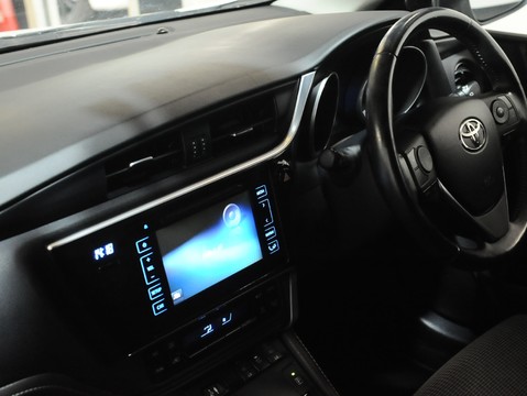 Toyota Auris VVT-I EXCEL TOURING SPORTS TSS 24