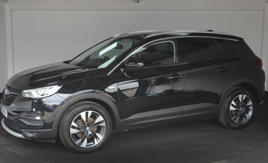 Used 2020 Vauxhall Grandland X SRI NAV for sale Driving Cleaner Cars