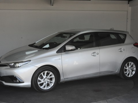 Toyota Auris VVT-I ICON TECH 1