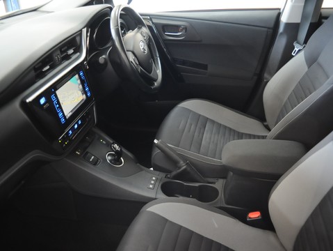 Toyota Auris VVT-I ICON TECH 23